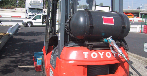 réservoir de GPL carburation sur un chariot élévateur